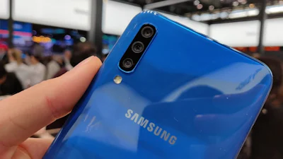 Samsung Galaxy A50 oogt opvallend luxe voor betaalbare smartphone