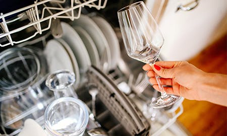 Hoe reinig ik mijn vaatwasser?