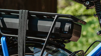 Hoe kan ik mijn e-bike accu veilig opladen?