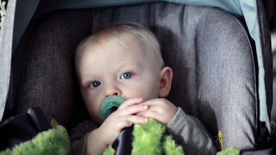 Hoe plaats je een autostoeltje in de auto?