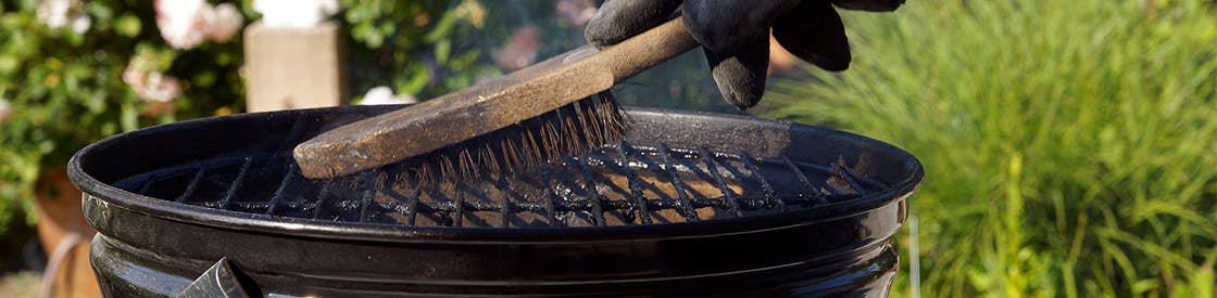 Barbecue-rooster vies? Zo kun je hem schoonmaken