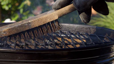 Barbecue-rooster vies? Zo kun je hem schoonmaken