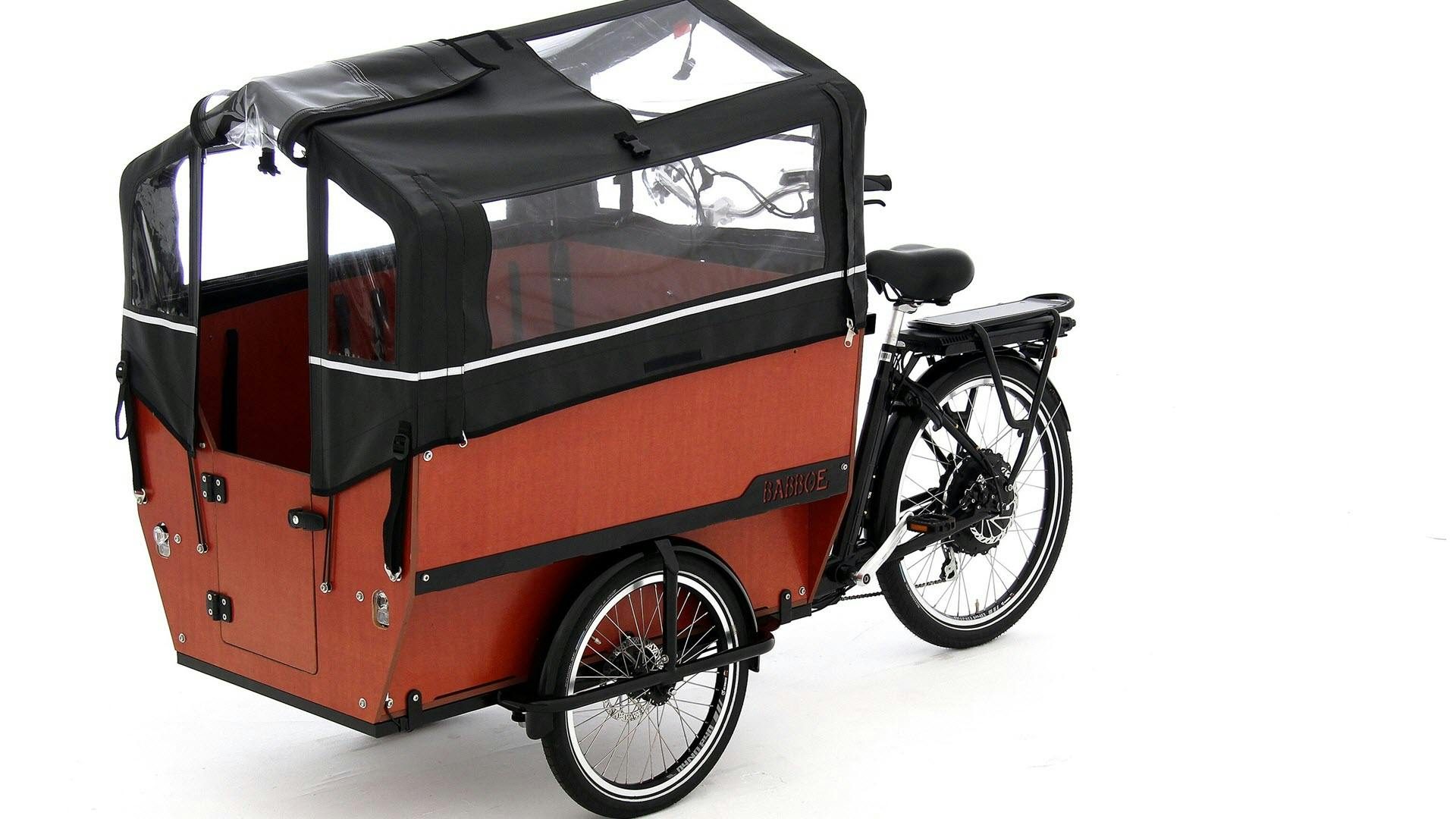 Een Babboe Max-E bakfiets met drie wielen