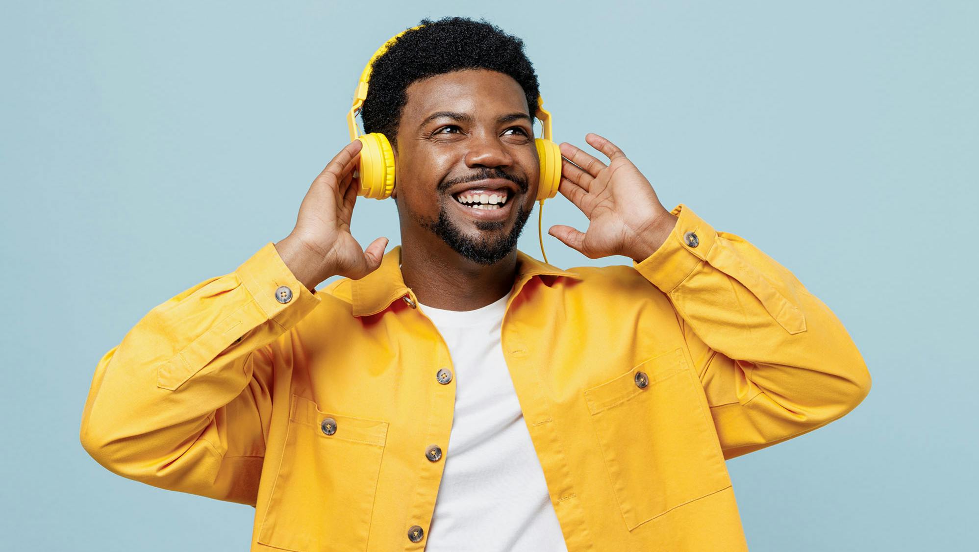 Draadloos muziek luisteren met hoofdtelefoon