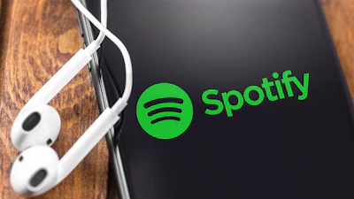 Zo wil Spotify de verspreiding van desinformatie tegenaan