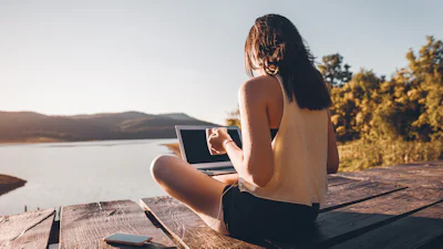 Op vakantie naar het buitenland? Zo surf je veilig op het internet