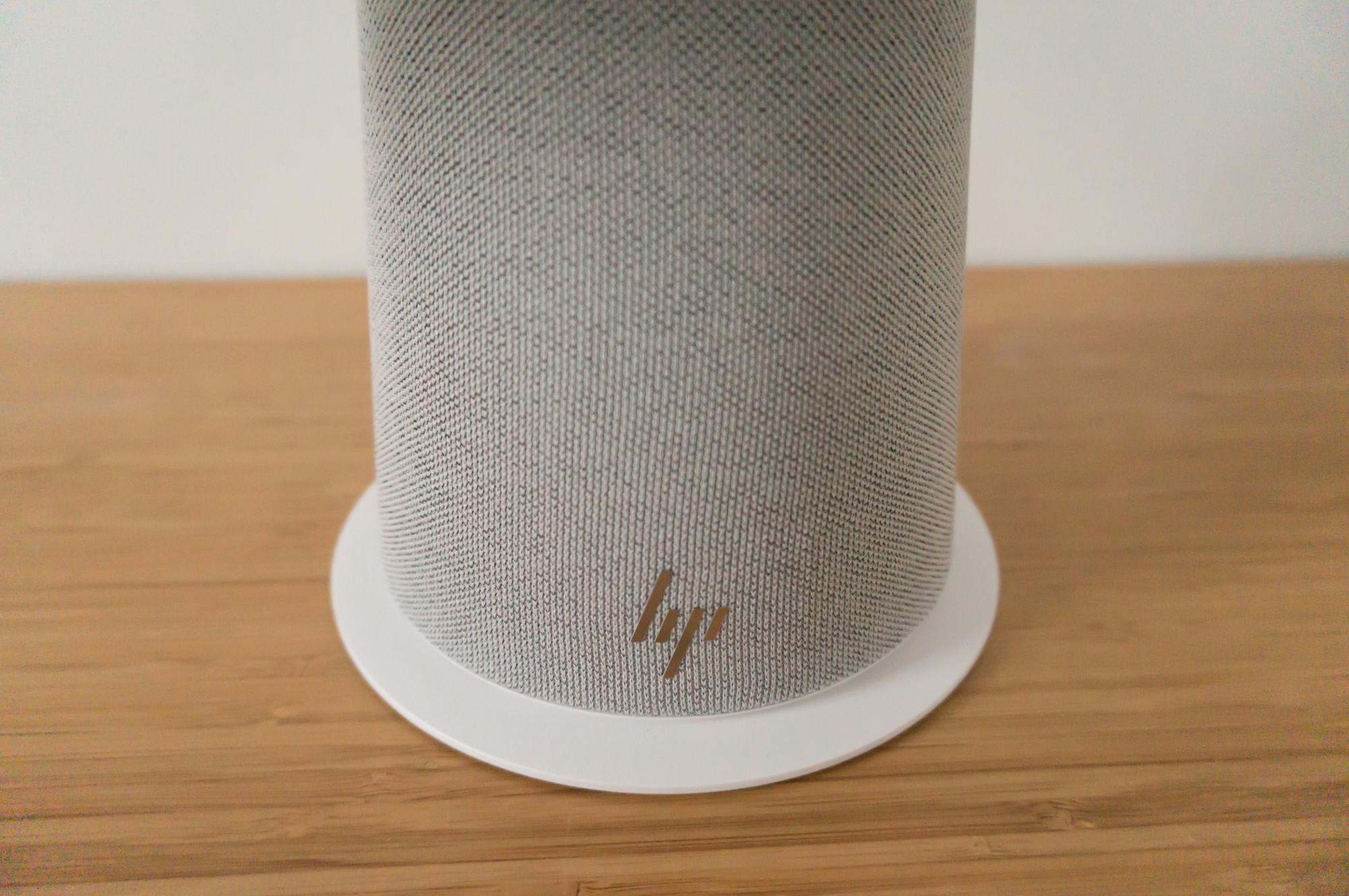 De voet is afgewerkt met stof.