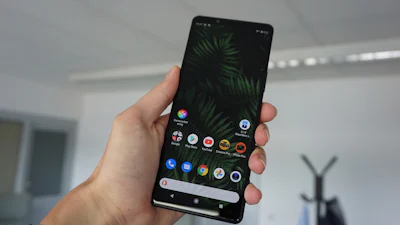 Sony Xperia 1 II: camera boven smartphone