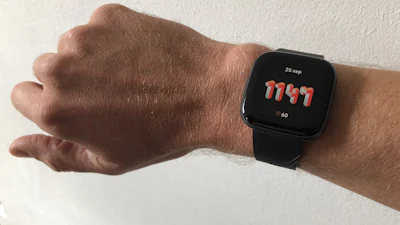 Fitbit Versa 2 - Fitnesstracker zonder GPS