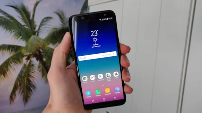 Samsung Galaxy A6 - Middenklasser gaat de mist in