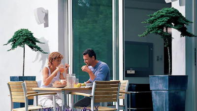 Speakers voor buiten - Swingen in het zonnetje