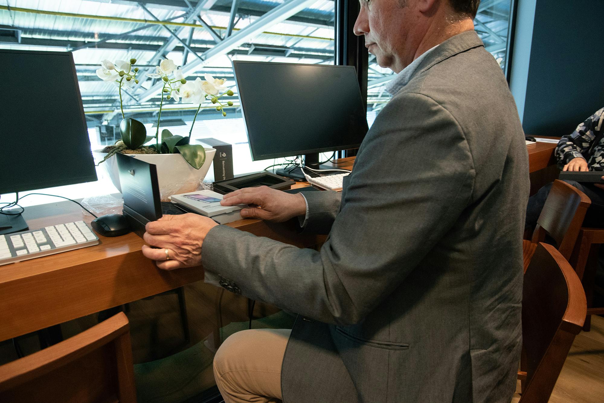 Zelfstandige mobiele ondernemer Ton test drie weken lang de Sirius A