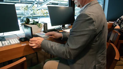 Zelfstandige mobiele ondernemer Ton test drie weken lang de Sirius A