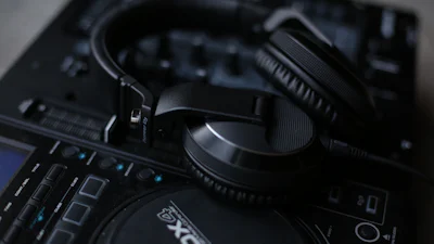 Pioneer DJ HDJ-X7 - Handig in de club, maar niet daarbuiten