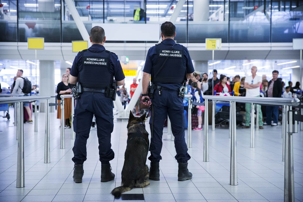 Privacy op reis: wat mag de douane?