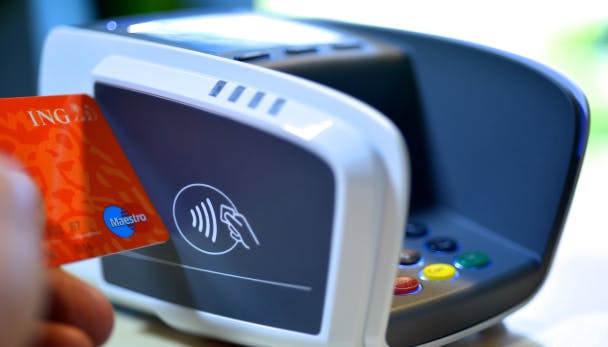 Hoe werkt contactloos betalen?