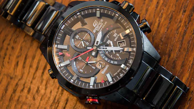 Casio Edifice EQB-500 - Wel mooi, niet slim