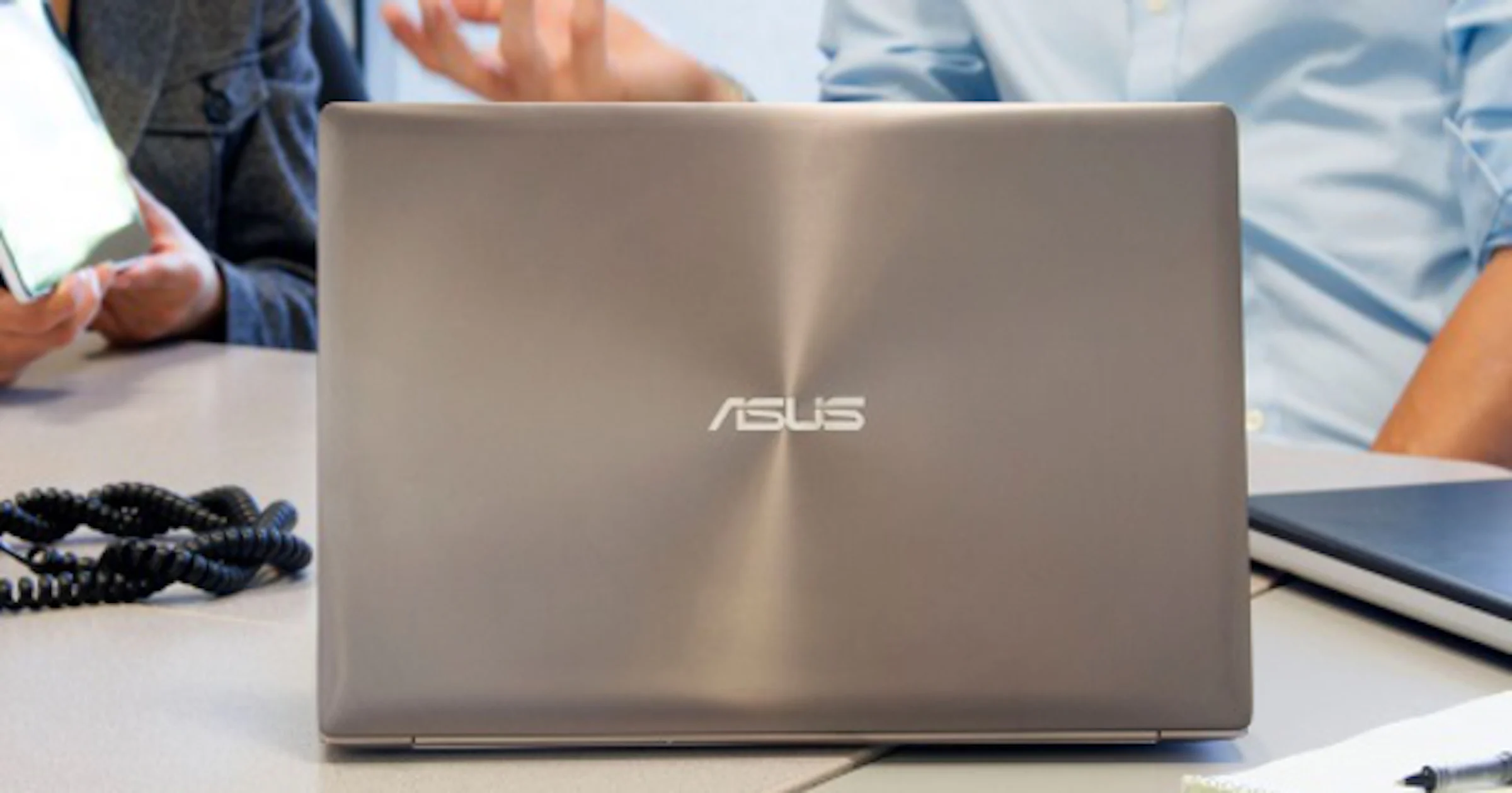 ASUS Zenbook UX303LA - Krachtpatser in een fraaie kleur