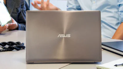 ASUS Zenbook UX303LA - Krachtpatser in een fraaie kleur