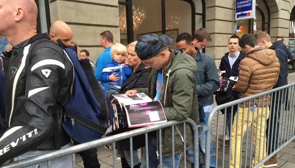 Wachtende iPhone 6-kopers getrakteerd op gratis iPhone Magazine