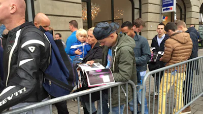 Wachtende iPhone 6-kopers getrakteerd op gratis iPhone Magazine