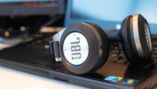 JBL E40BT - De beste koptelefoon onder de 100 euro