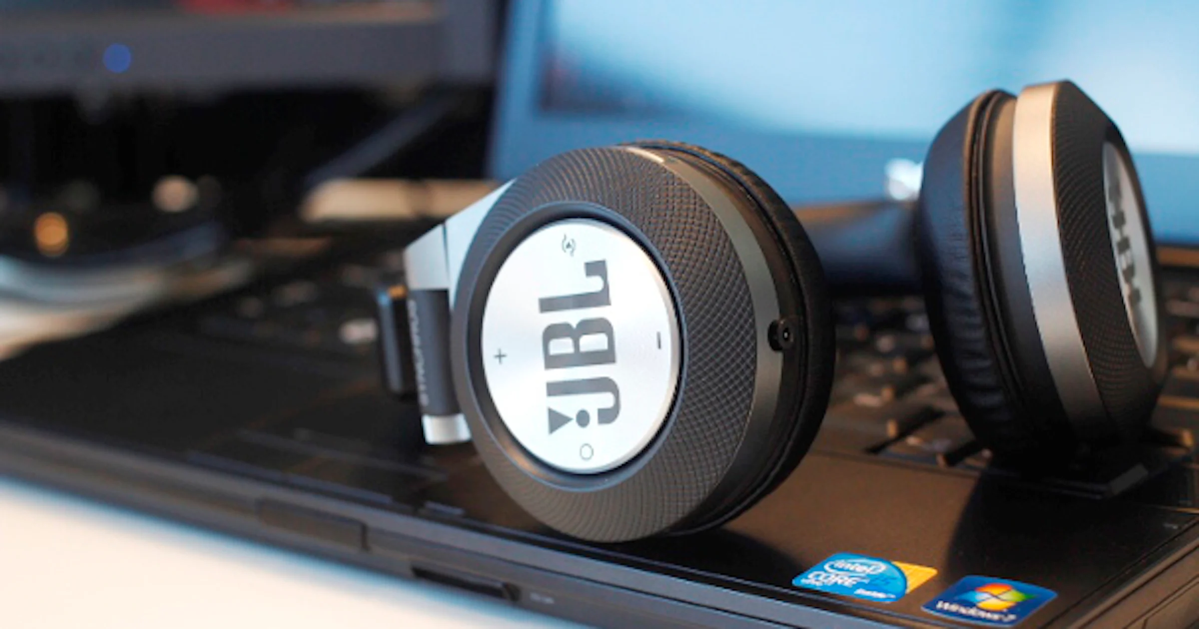 JBL E40BT - De beste koptelefoon onder de 100 euro