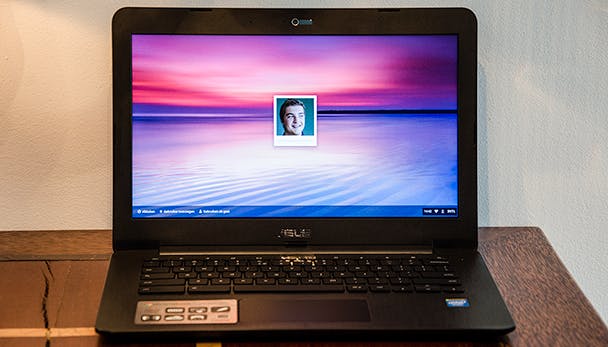 Asus C300 - Je ideale maatje als je weinig eisen stelt