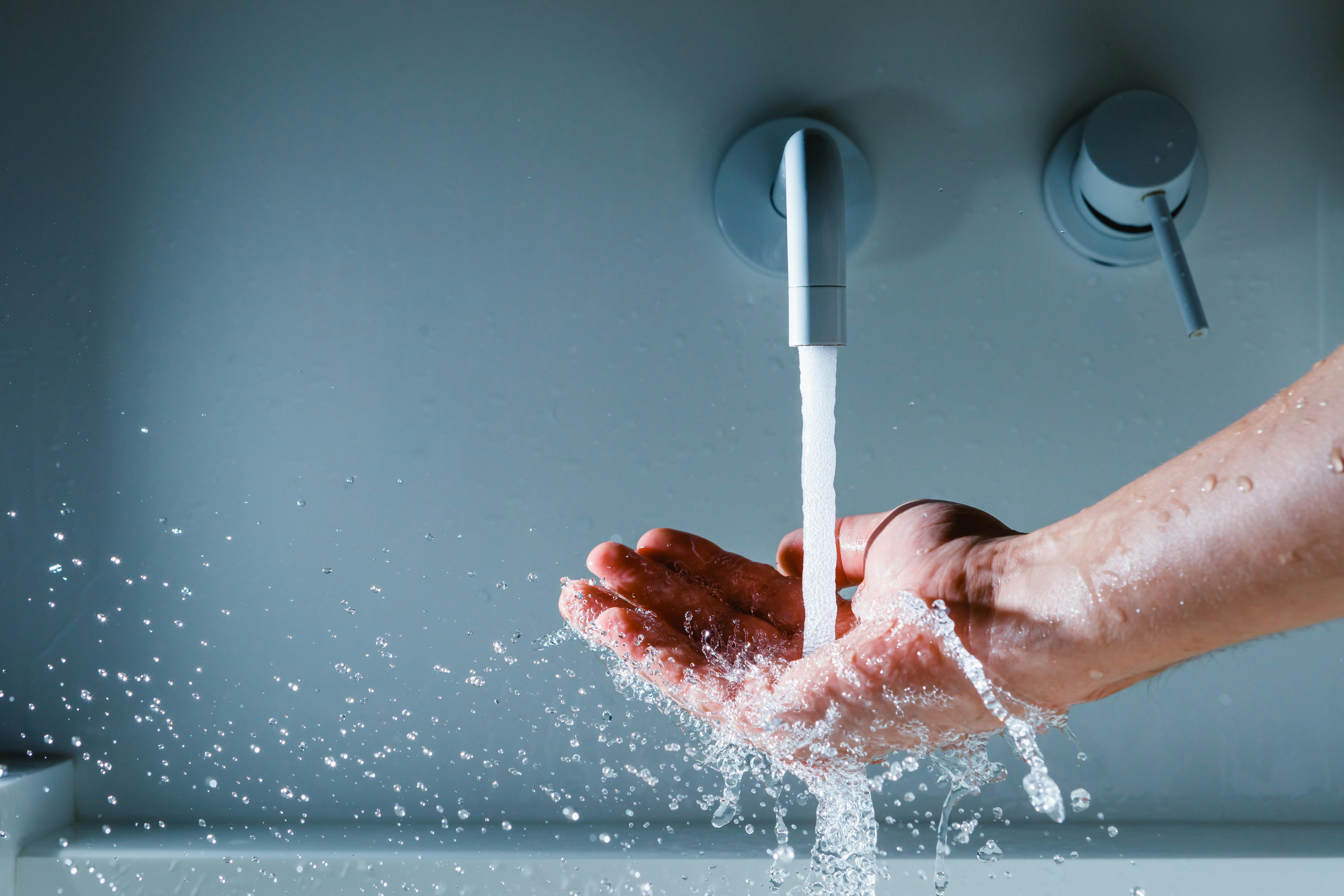 Stromend water uit kraan