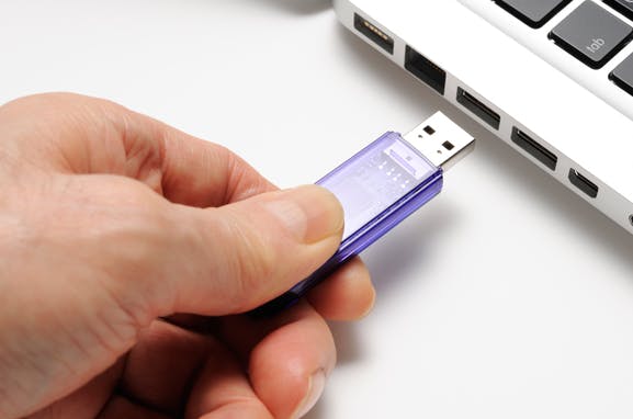 Zet allerlei besturingssystemen op één usb-stick