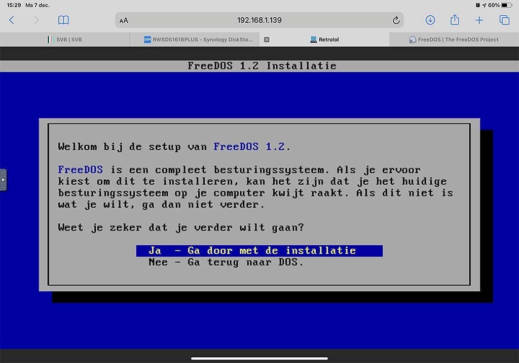 Heb je FreeDOS eenmaal gestart binnen de virtuele machine, dan kun je de zaak installeren.