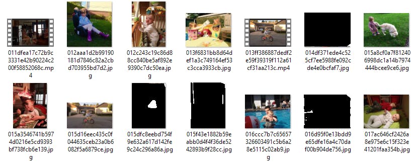 Hier zijn vier miniaturen beschadigd.