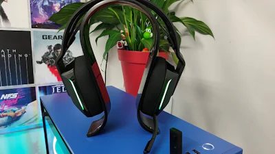 Logitech G733 - Een kleurige draadloze lichtgewicht headset