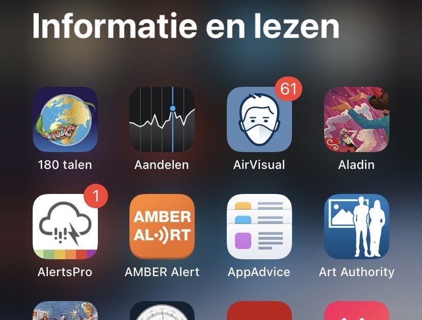 In de groepen van de app-bibliotheek vind je drie hoofd-apps en een lijst met alle overige apps die in deze categorie vallen.