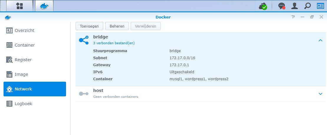 02 Een container kan het hostnetwerk of een gescheiden netwerk gebruiken.