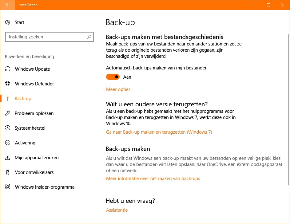 Tip 09 Er is wel eerst een instelling voor nodig, maar daarna helpt je rechtermuisknop je bij het herstellen van oude bestandsversies.
