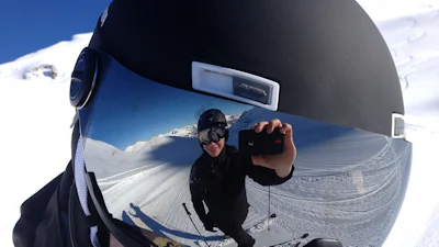 Zo werkt een camera achter het scherm van je smartphone