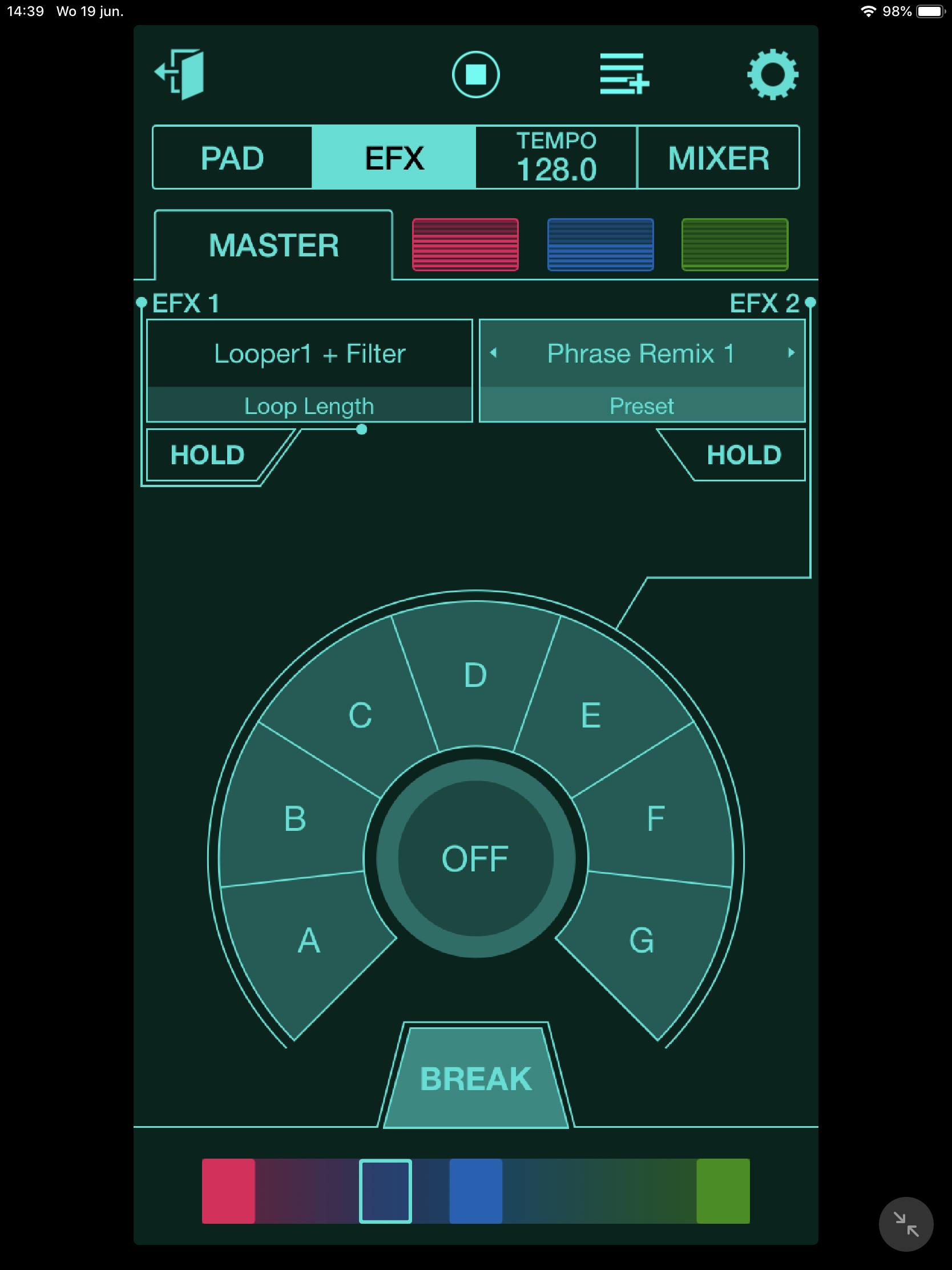 Tip 08 Bespeel een synthesizer of doe alsof je een dj bent.