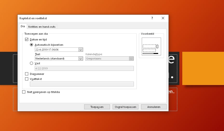 De tijd komt in de voettekst te staan.