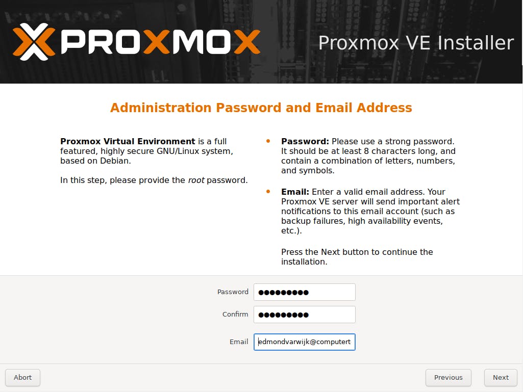 04 Het instellen van een administratorwachtwoord en -mailadres is een van de stappen in de Proxmox-installatie.