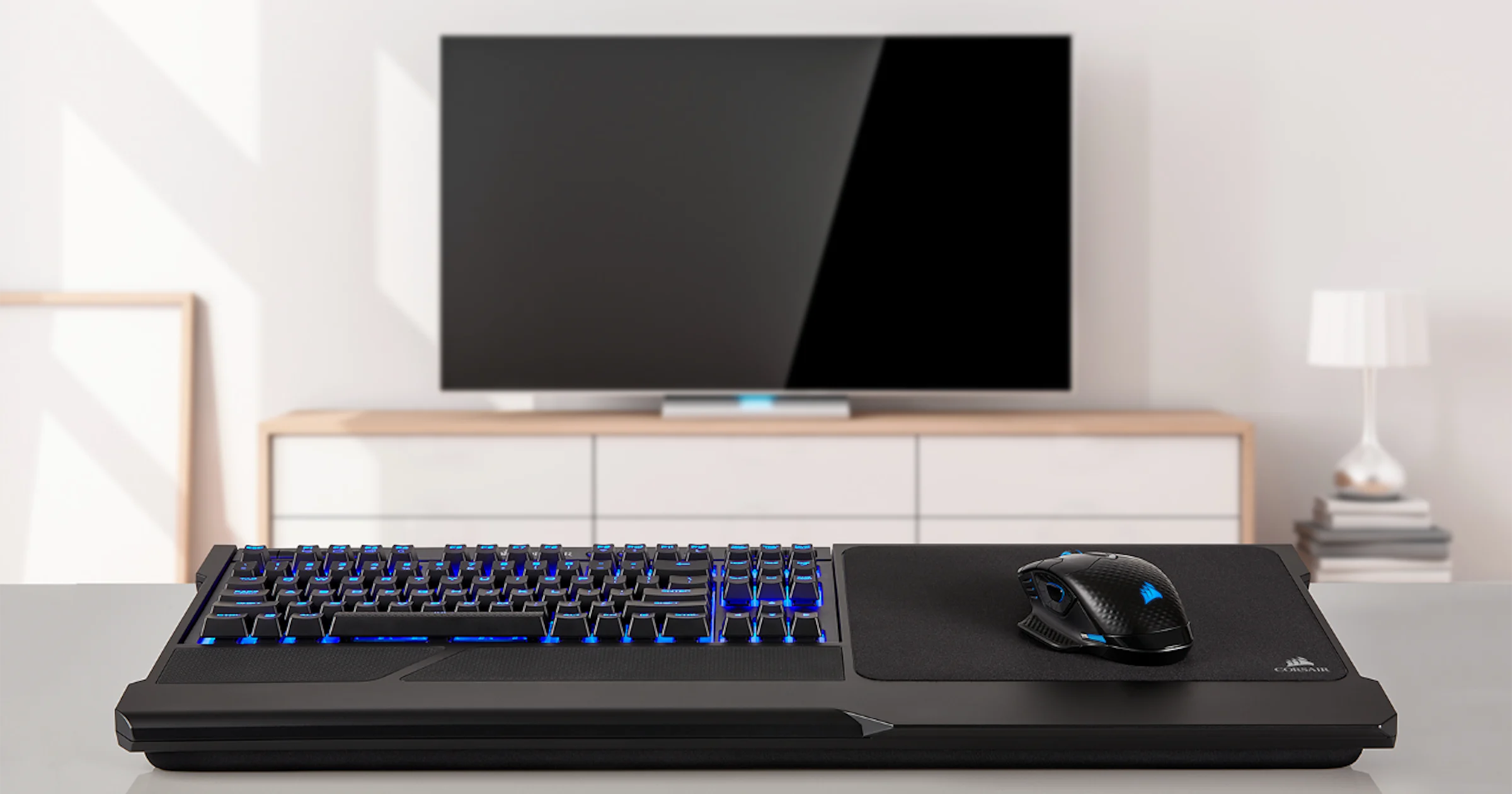 Corsair K63 Wireless en K63 Lapboard: Gamen met het bord op schoot