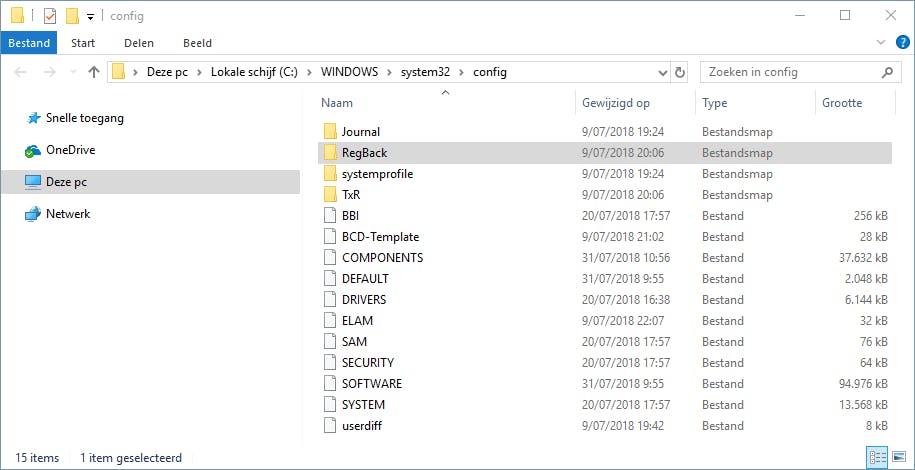 De standaardlocatie van de Windows-registerbestanden, oftewel hives.