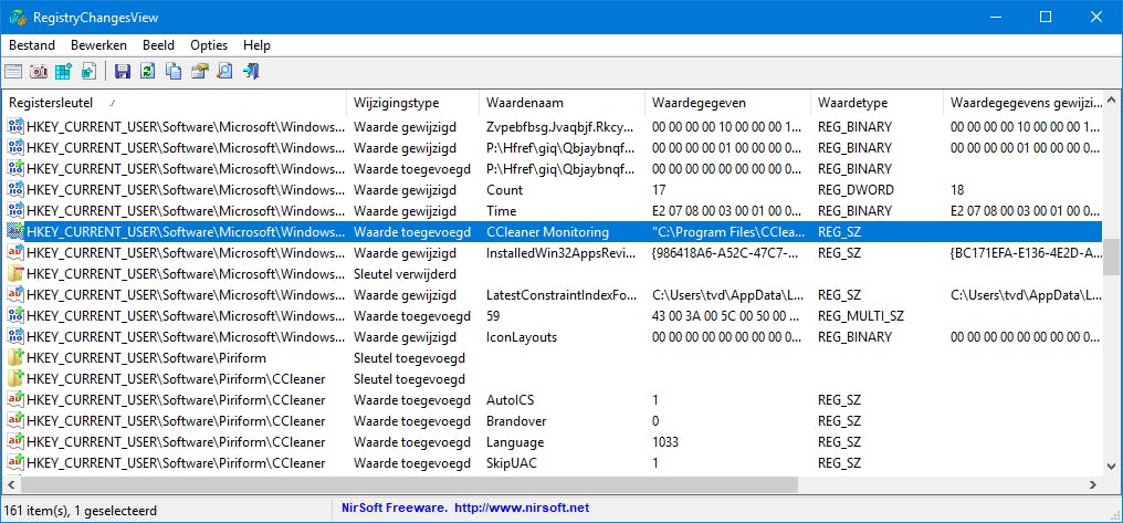 Registry Changes Viewer vergelijkt twee registersnapshots (hier: voor en na de installatie van CCleaner).