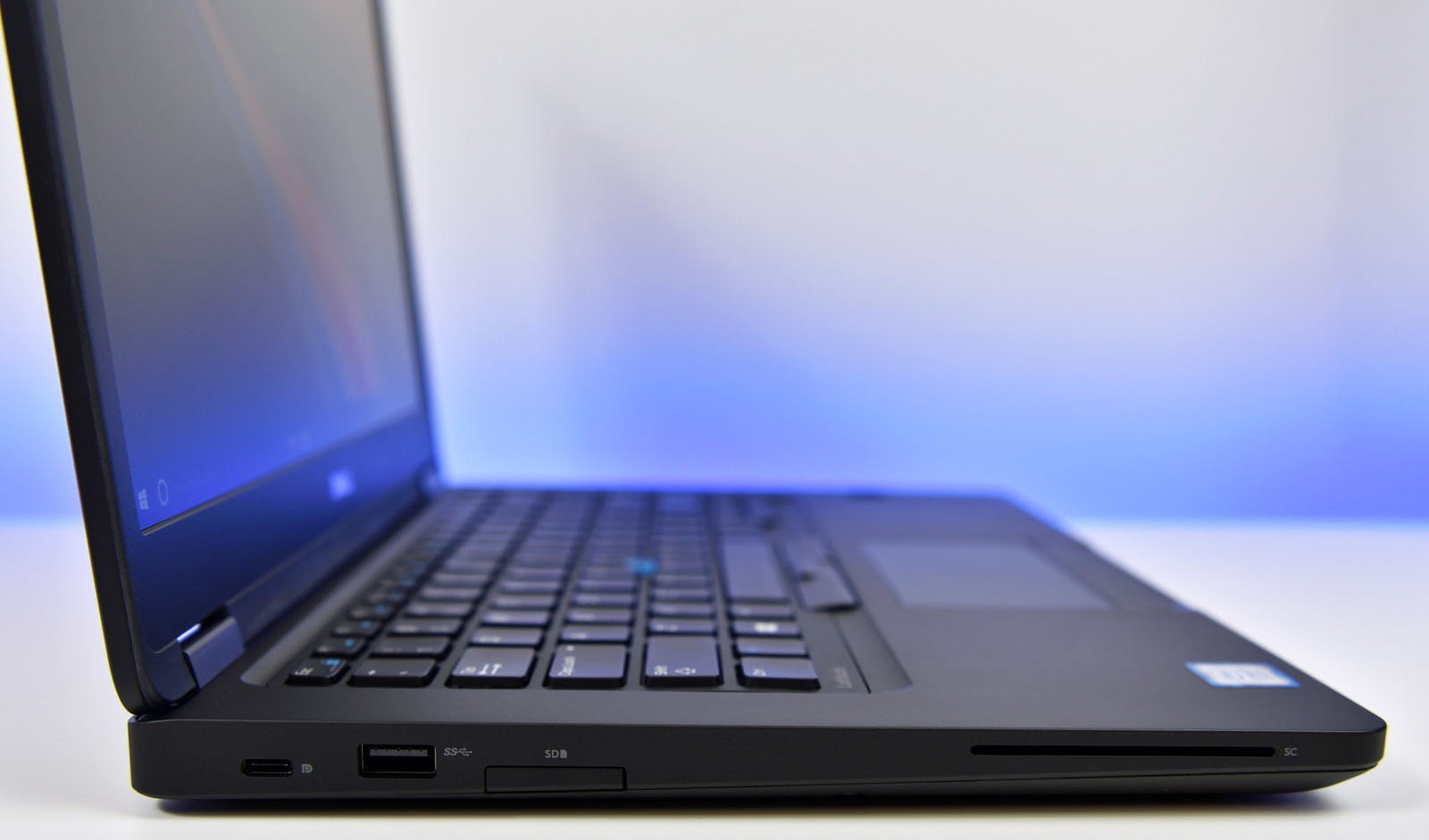 Tip 10 Werk je veel met sd-kaartjes? Koop dan een laptop met ingebouwde kaartlezer.