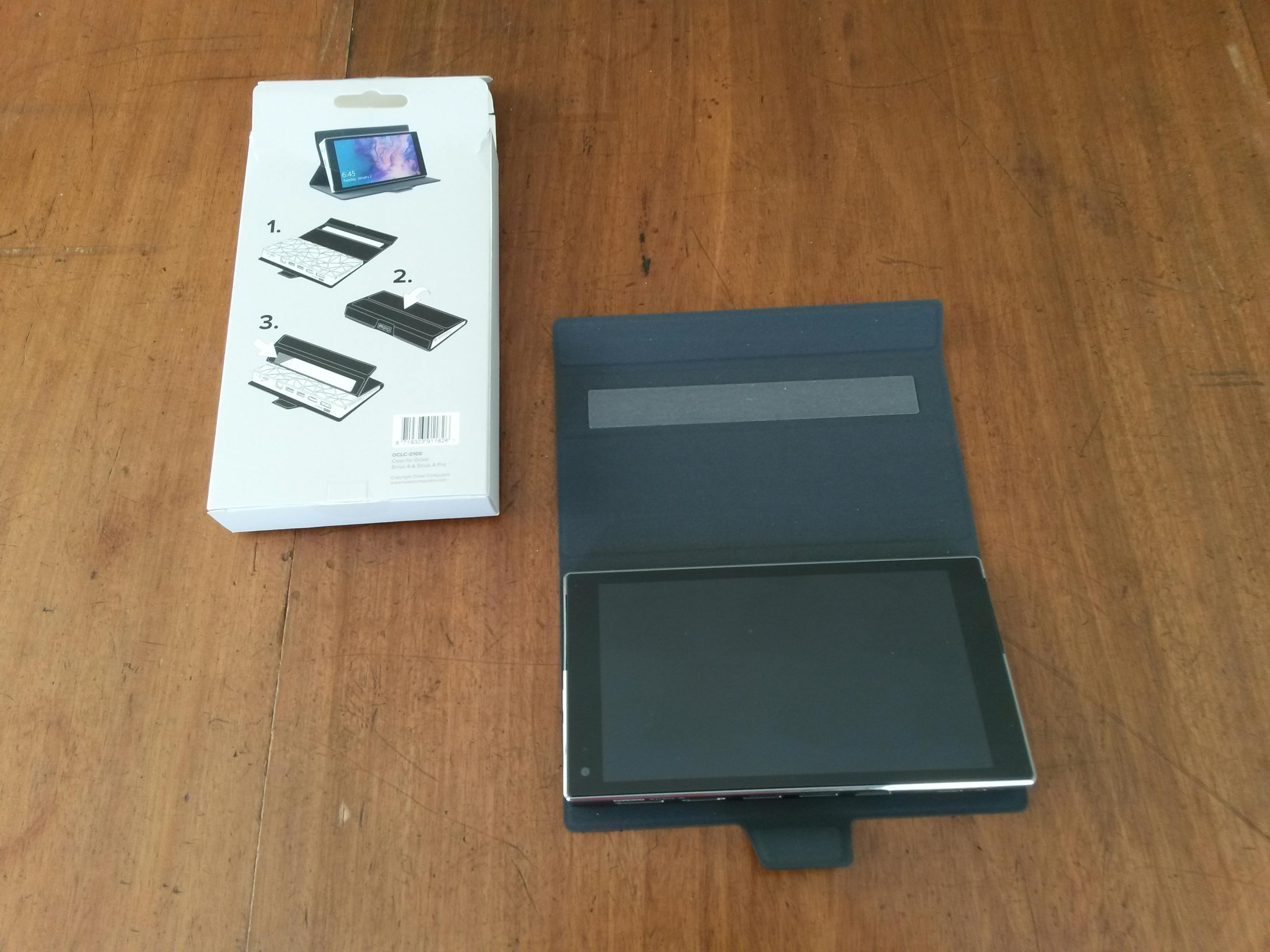 Ockel geplaatst in de speciale case die ontwikkeld is voor de Sirius A.