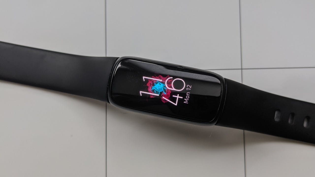 Fitbit Luxe - sportarmband met kleurenscherm