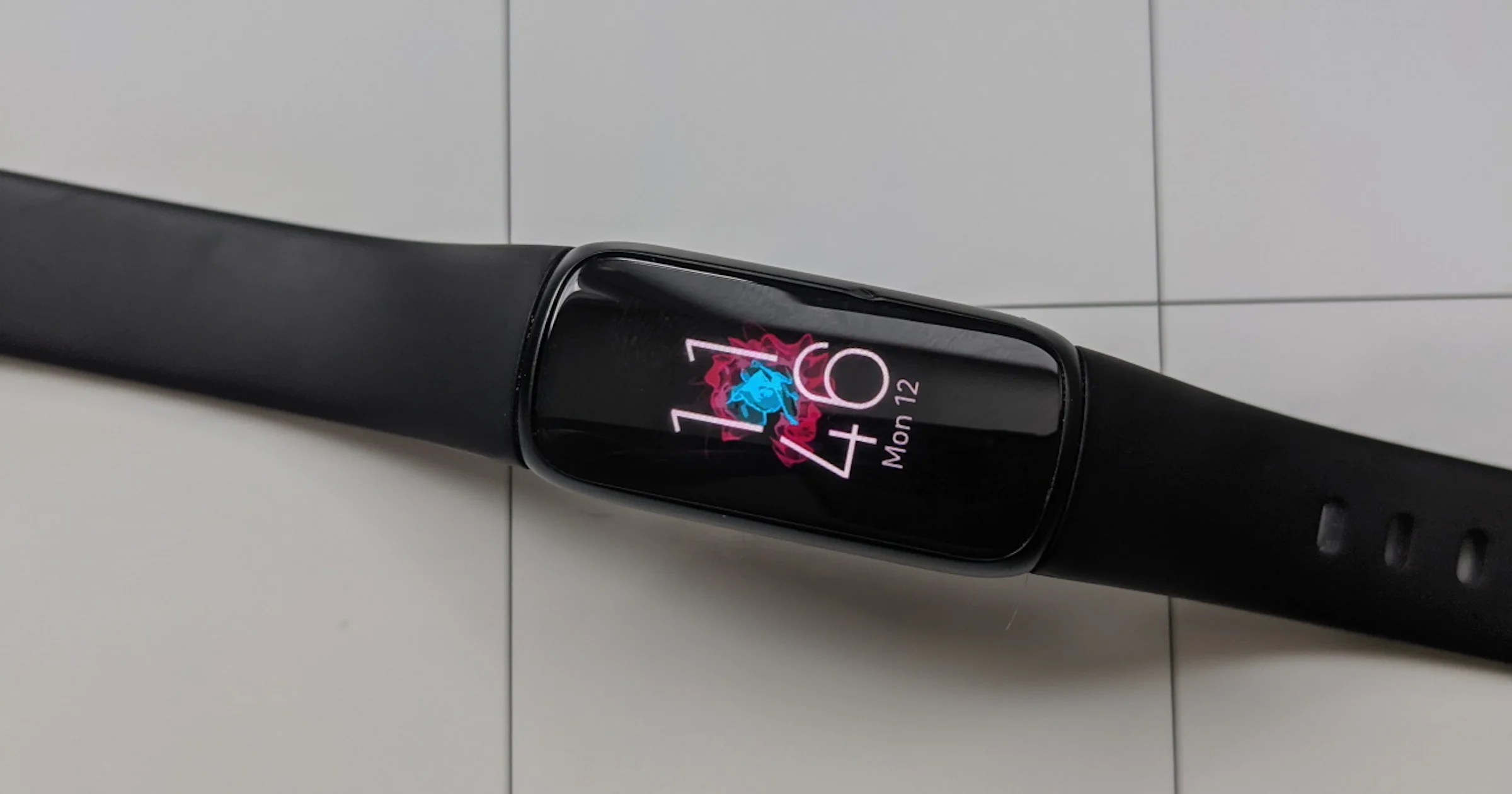 Fitbit Luxe - sportarmband met kleurenscherm