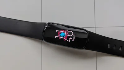 Fitbit Luxe - sportarmband met kleurenscherm