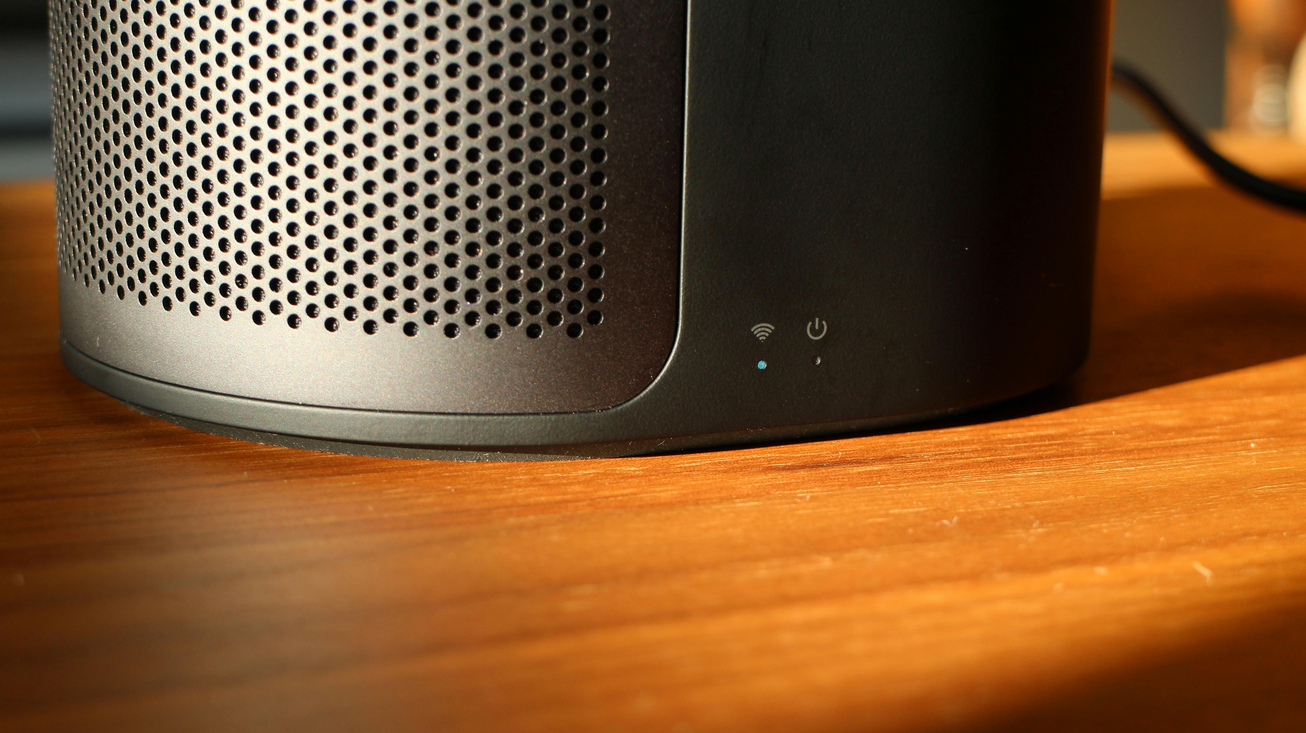 De knoppen en notificatielampjes zijn subtiel weggewerkt.