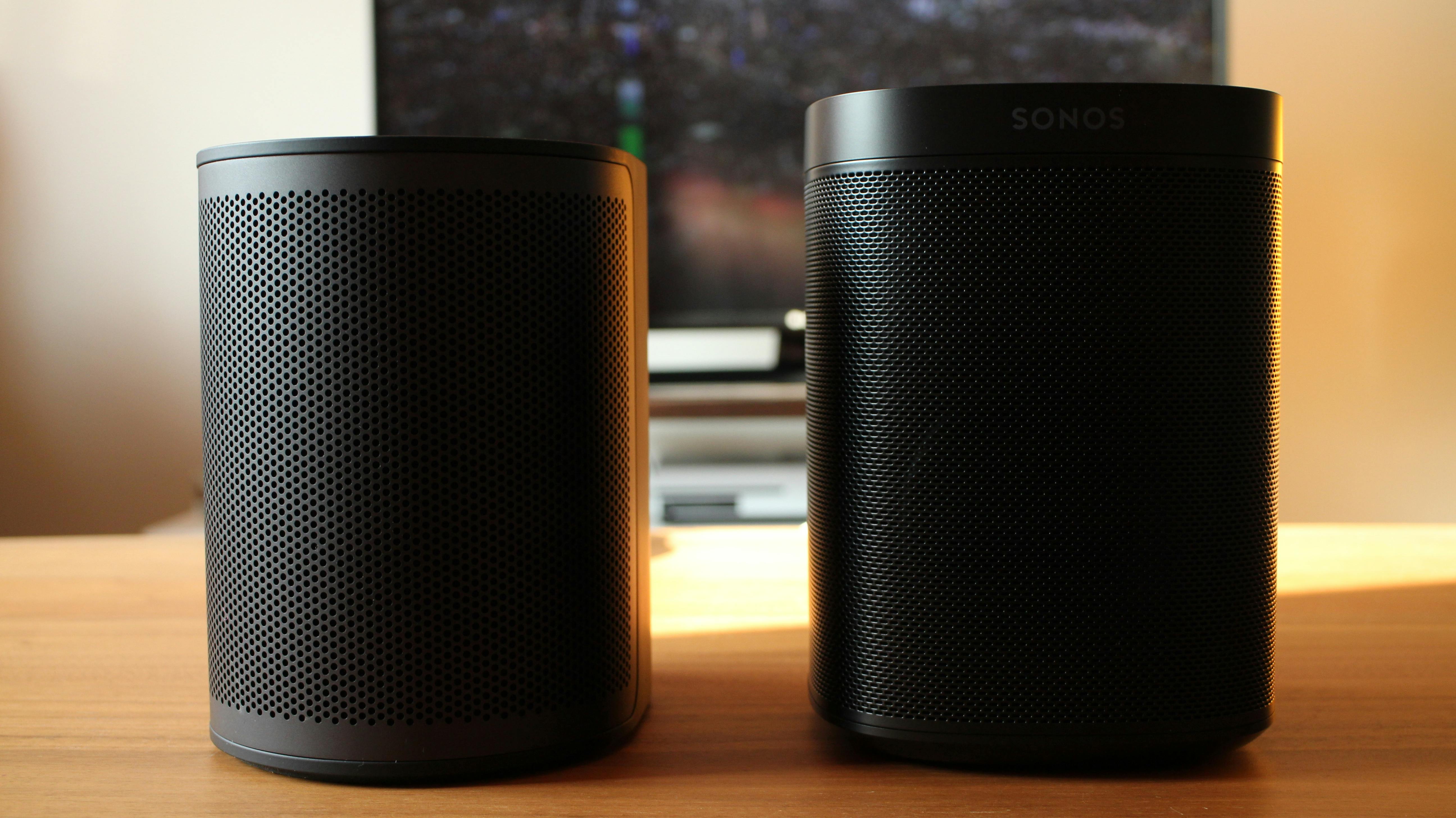 De Beoplay M3 is iets kleiner dan de Sonos One.